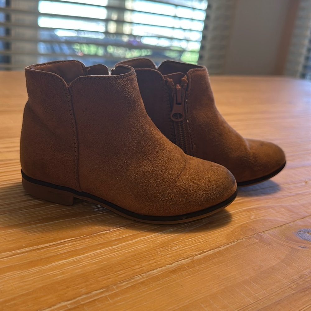 Toddler Girls booties.